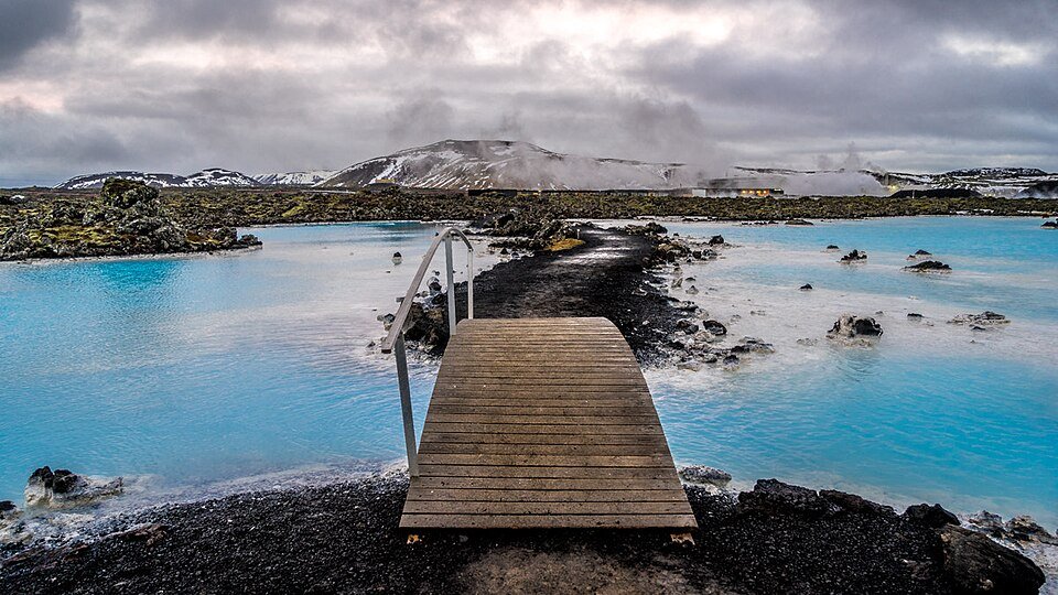 Blue Lagoon зимой: молочно-голубая вода и лавовые поля — nicetry.blog